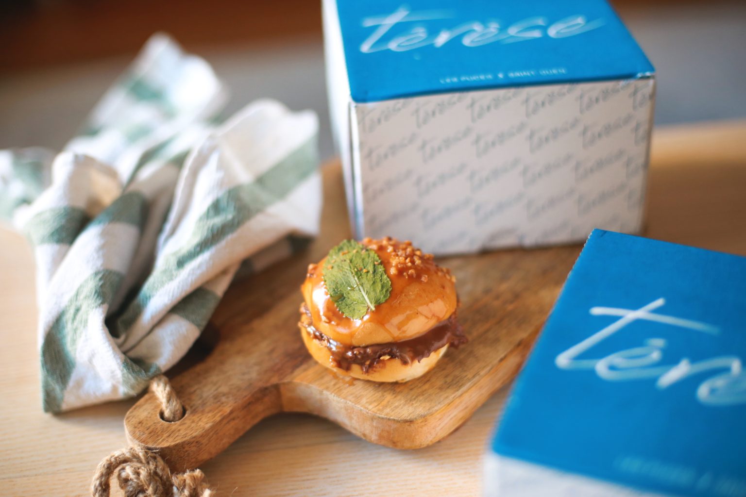 Inscrire Mon Restaurant Sur Uber Eat Terese Burger : on teste les mini burgers colorés - Venus is naive blog